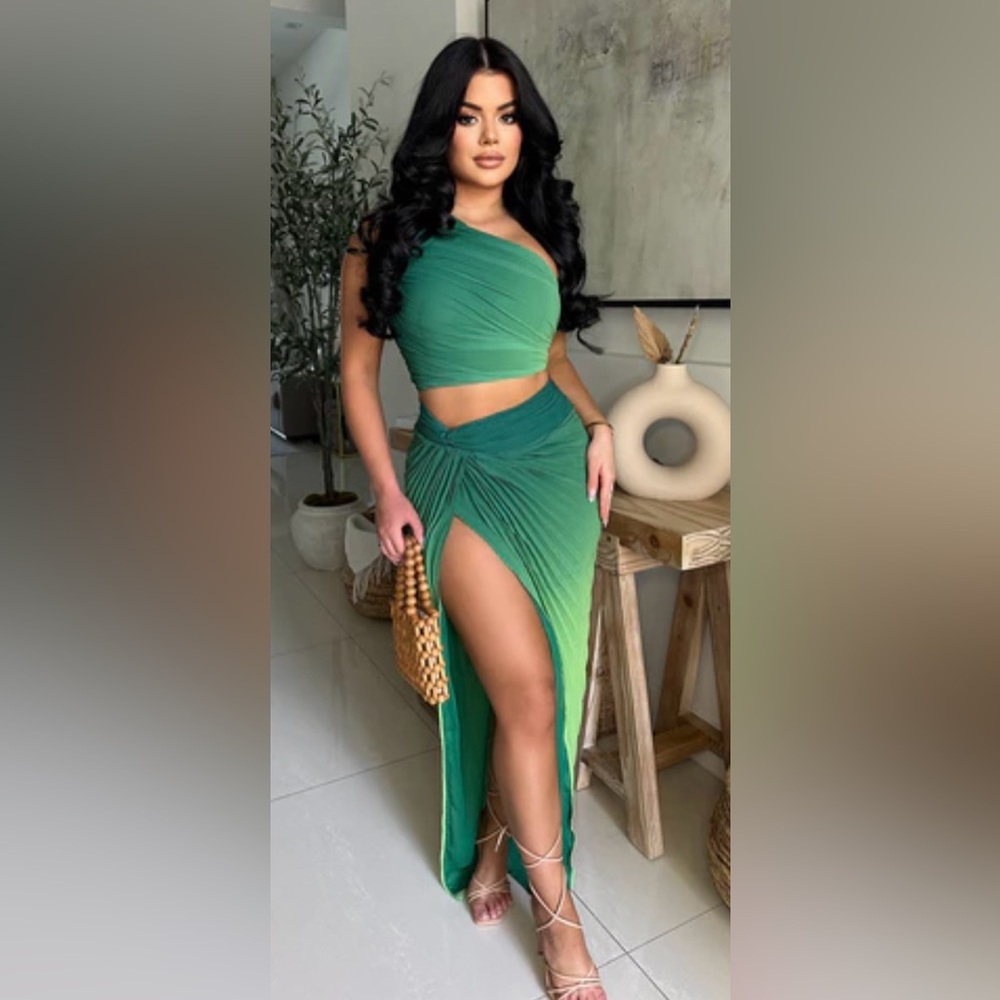 Green One-Shoulder Two-Piece Dress